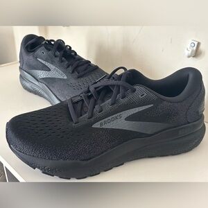 Brooks Ghost 16 Men's Black Running Shoes
Size 8.5M